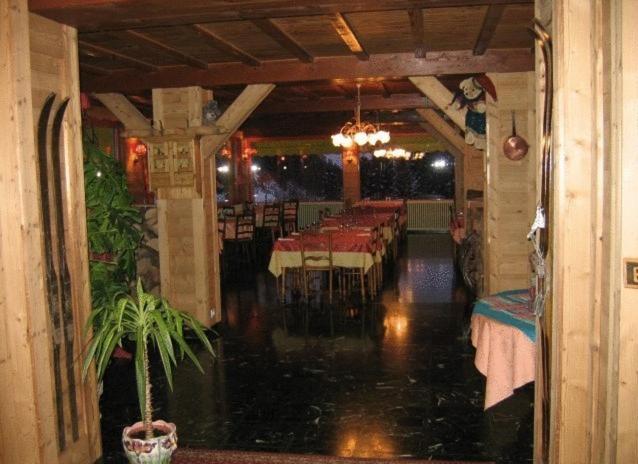 Hotel De La Couronne มีฌูซ์ ภายนอก รูปภาพ